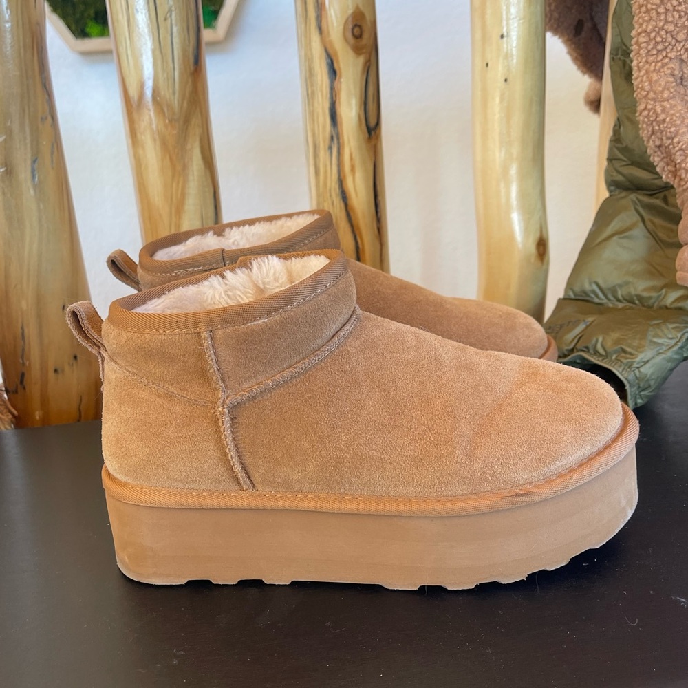 Platform ankle Ugg knock-off boots size 8 chestnut